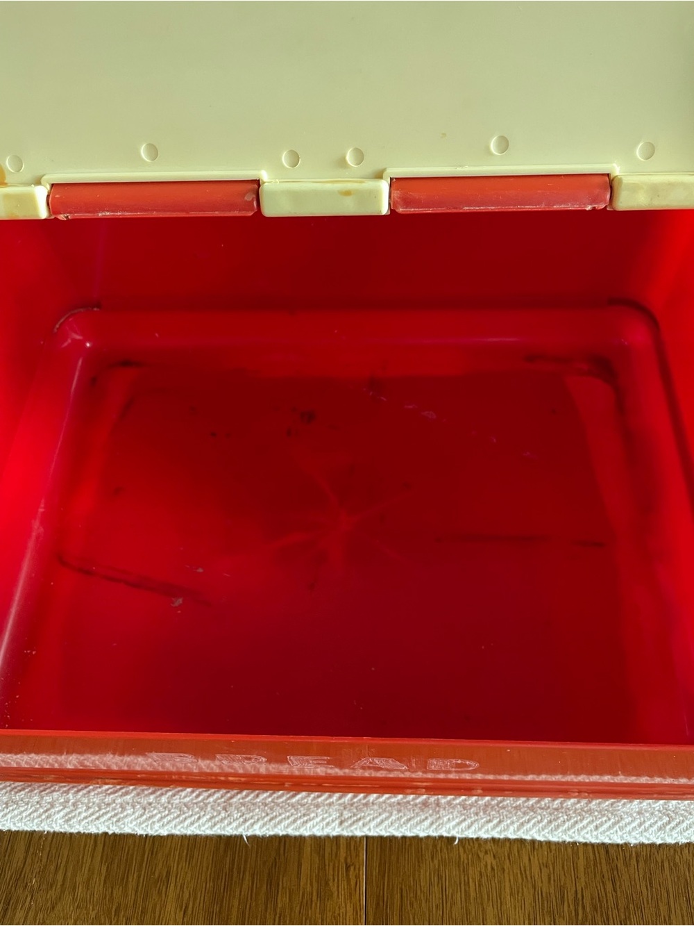 LUSTRO-WARE No. B-20 Plastic Vintage Retro BREAD Box Red/Cream Hinge Lid GUC - Picture 4 of 11